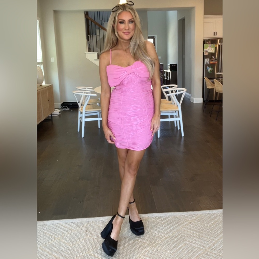 Barbie pink bow dress